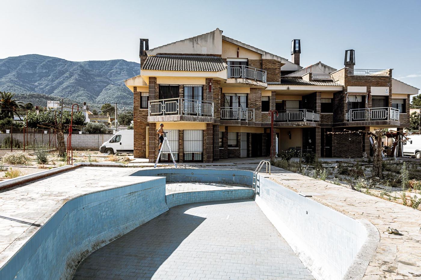 Cal Lliure en obras: la piscina y la casa